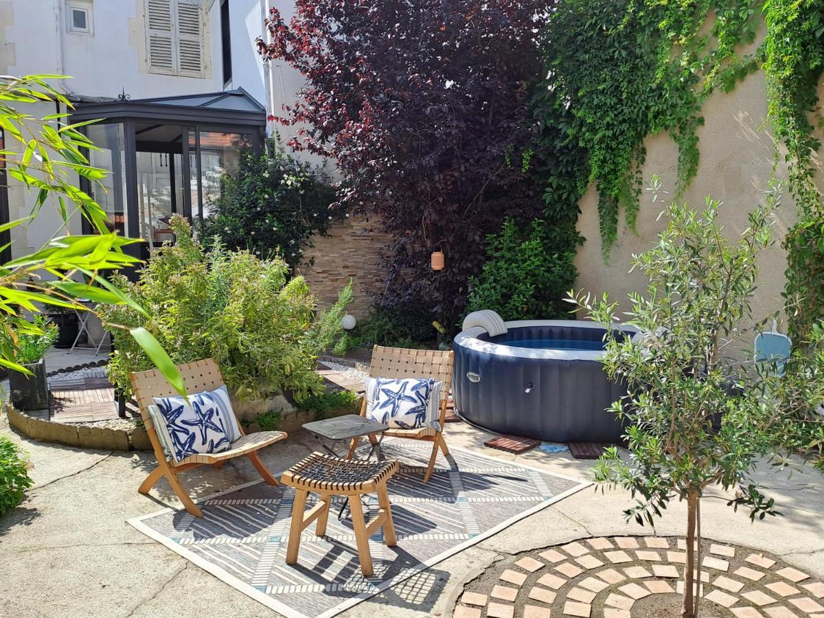 F1 Proche Des Thermes Vichy Exteriör bild